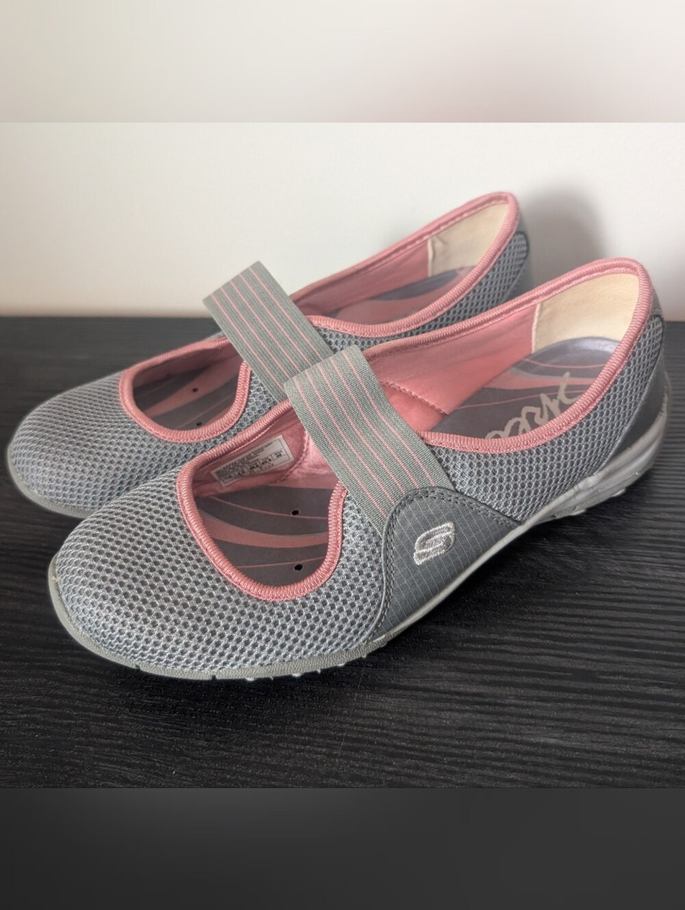 Skechers Mary Jane Women’s Gray Pink Mesh Flats 22152 Stretch Strap Sneaker 6.5